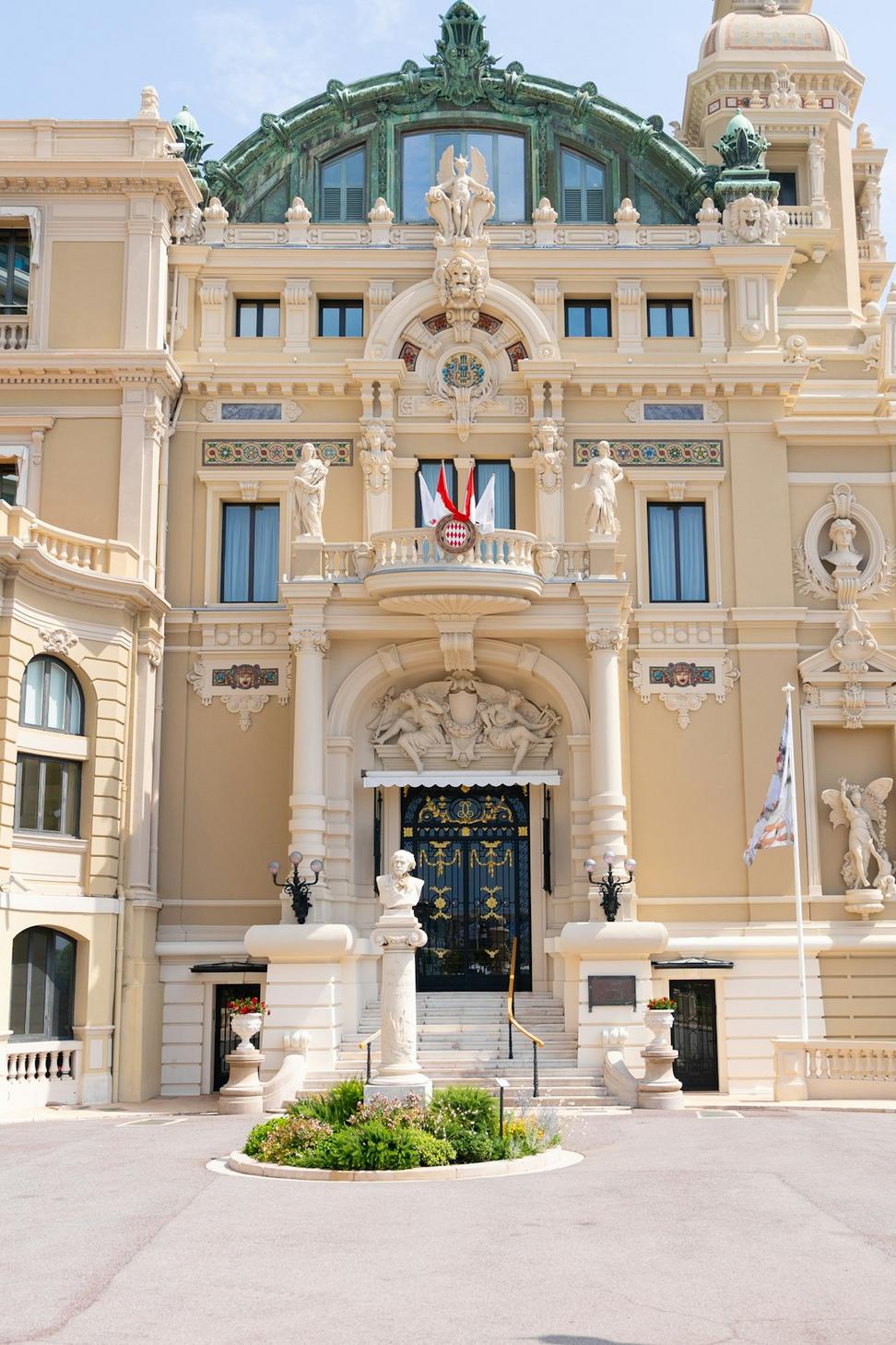 Nethrion Bastion Hotel Entrance